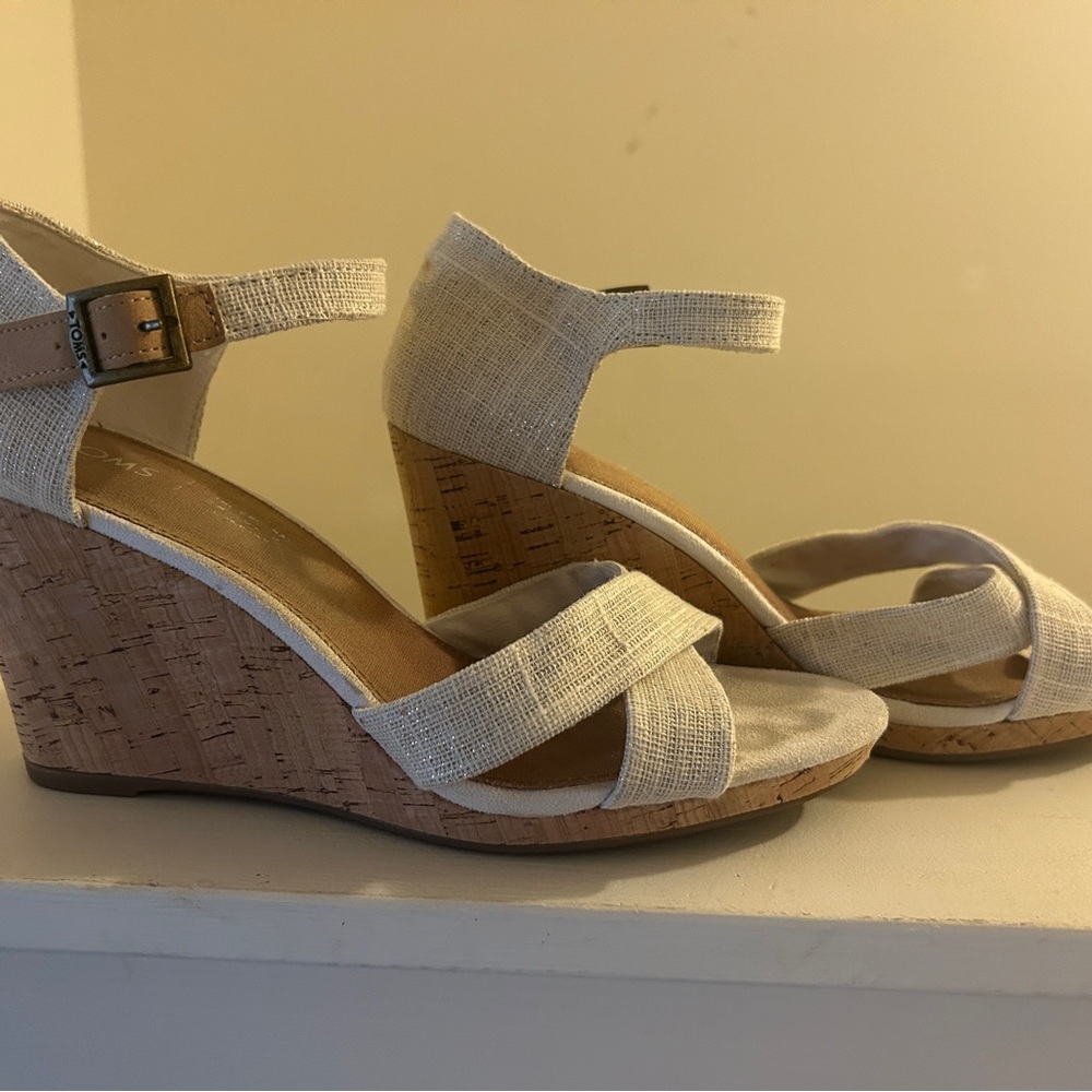 TOMs beige and gold woven wedges